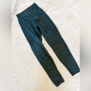 Lululemon athletica women’s leggings in dark grey with breathable bottoms size 6